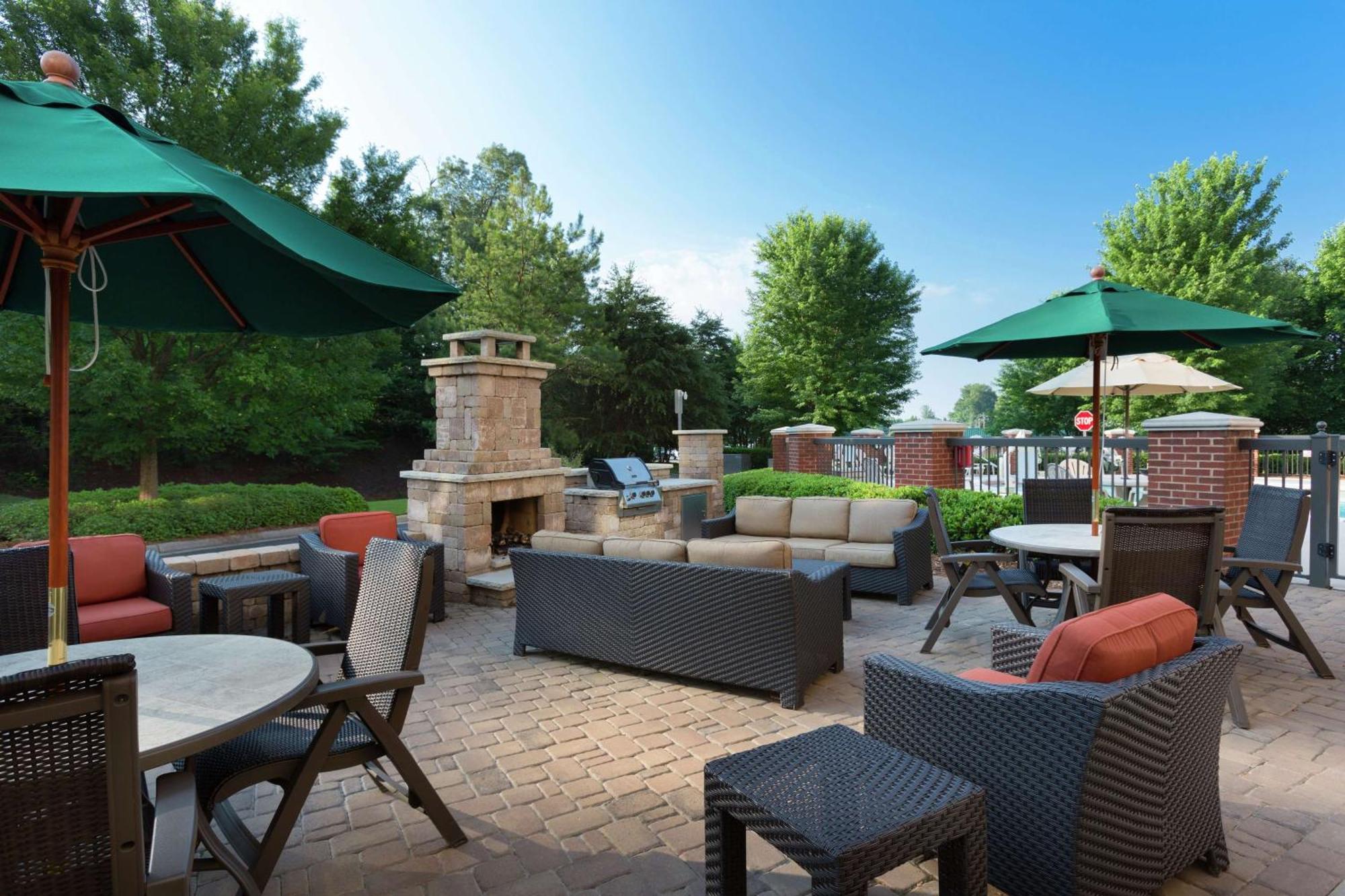 Hampton Inn Belmont At Montcross Exterior foto