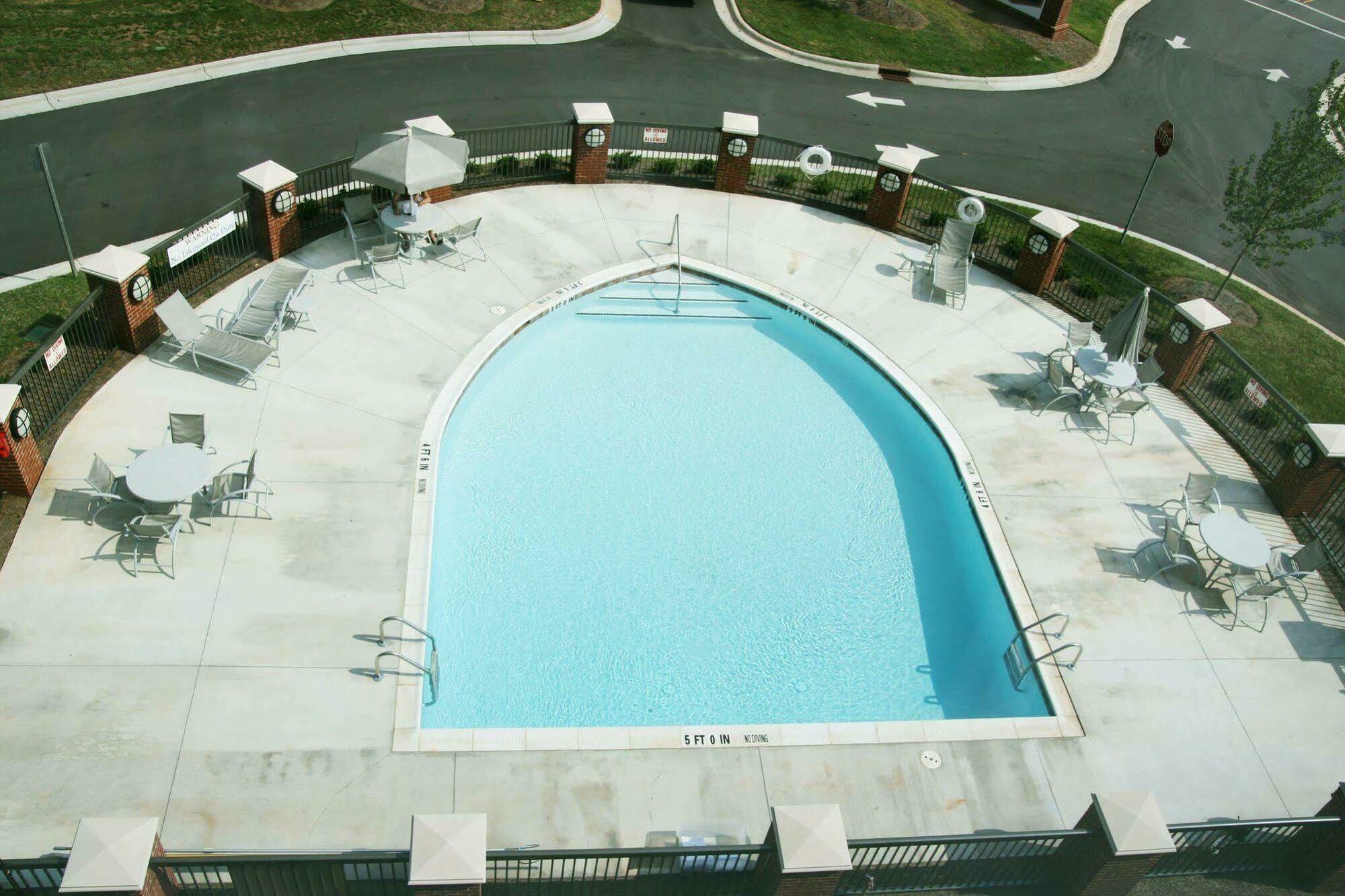 Hampton Inn Belmont At Montcross Exterior foto